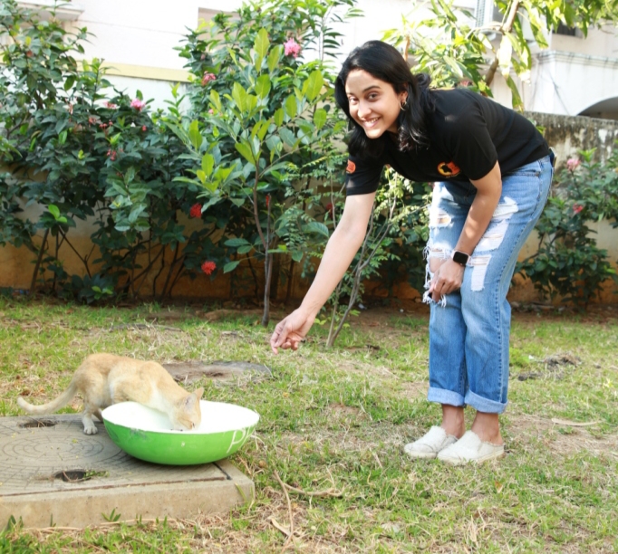 Actor Regina Cassandra joins hands with PFCI to Quench the Thirst of Animals and Birds this summer!!