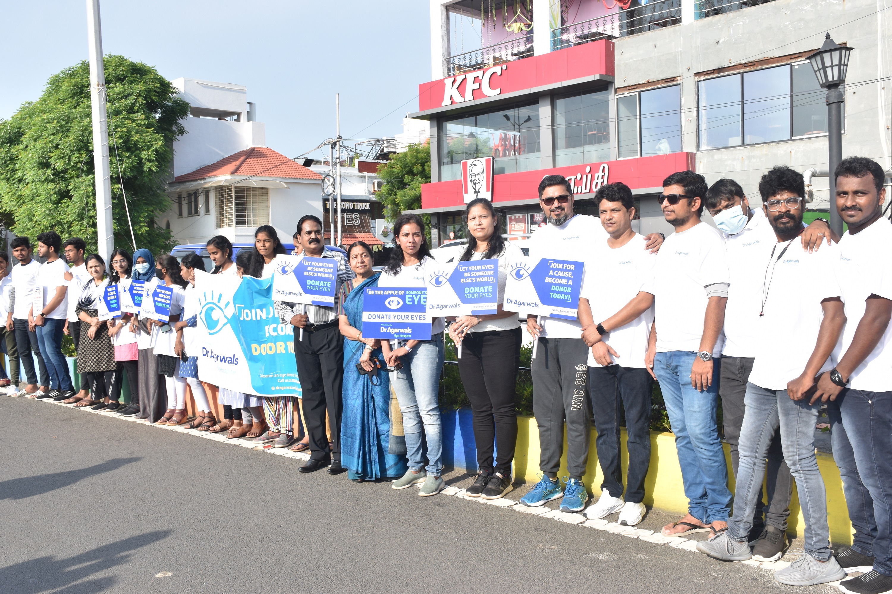 DR. AGARWAL’S EYE HOSPITAL, CHENNAI ORGANISES HUMAN CHAINTO CREATE PUBLIC AWARENESS ON EYE DONATION 