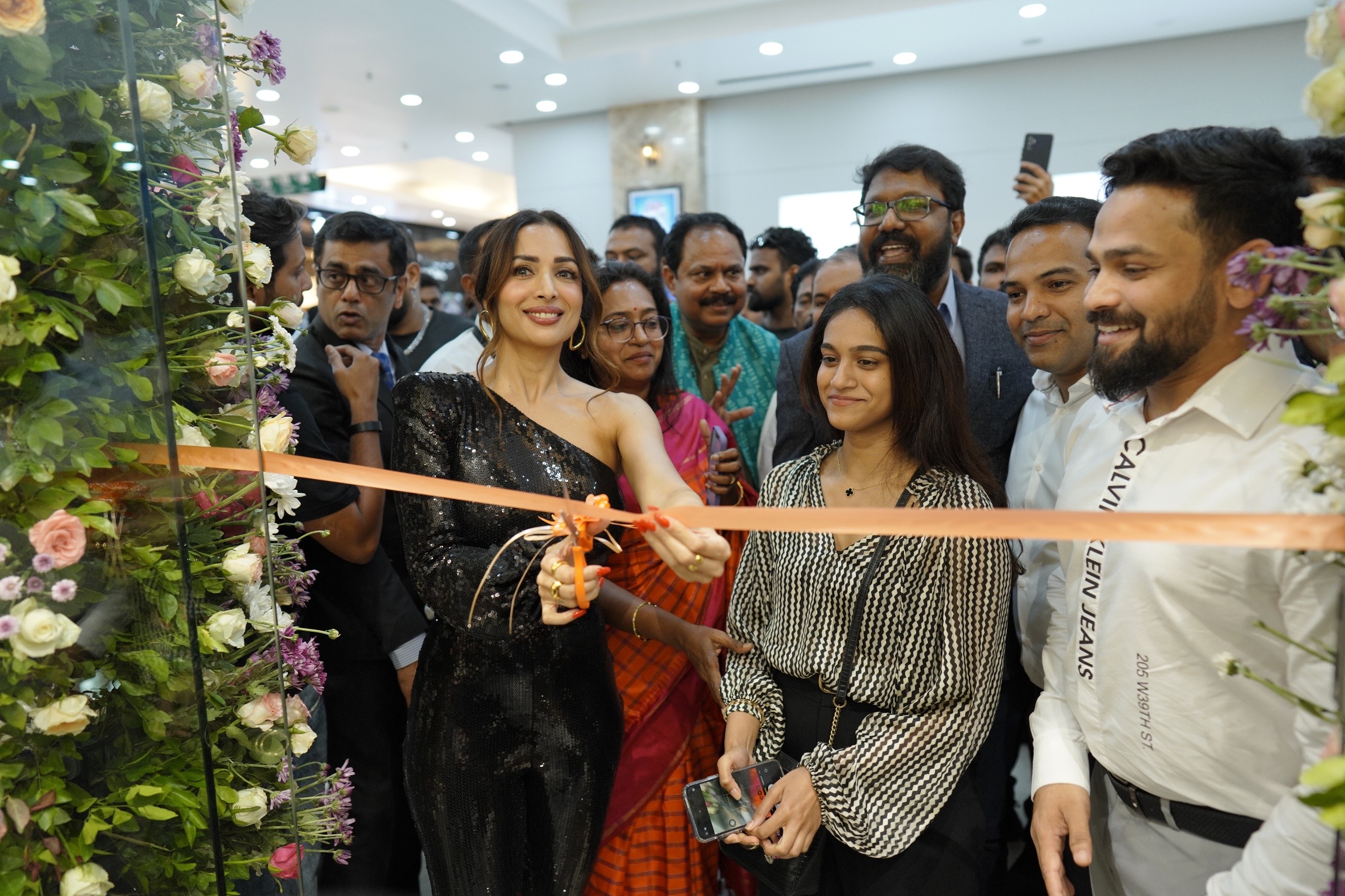 Page 3 Luxury Salon opens its first outlet in Kerala at the Lulu Mall, Kochi