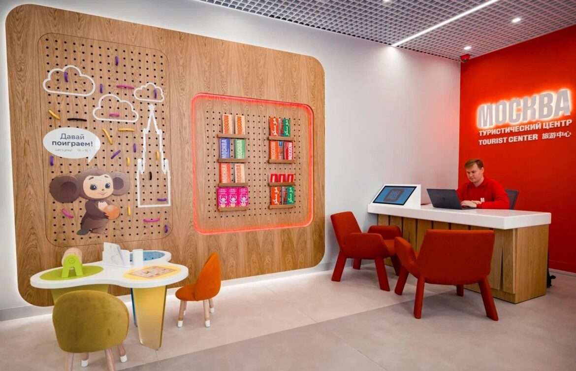 Moscow Offers Tourist Cards for Non-Cash Payments at Cutting-Edge Tourists Center